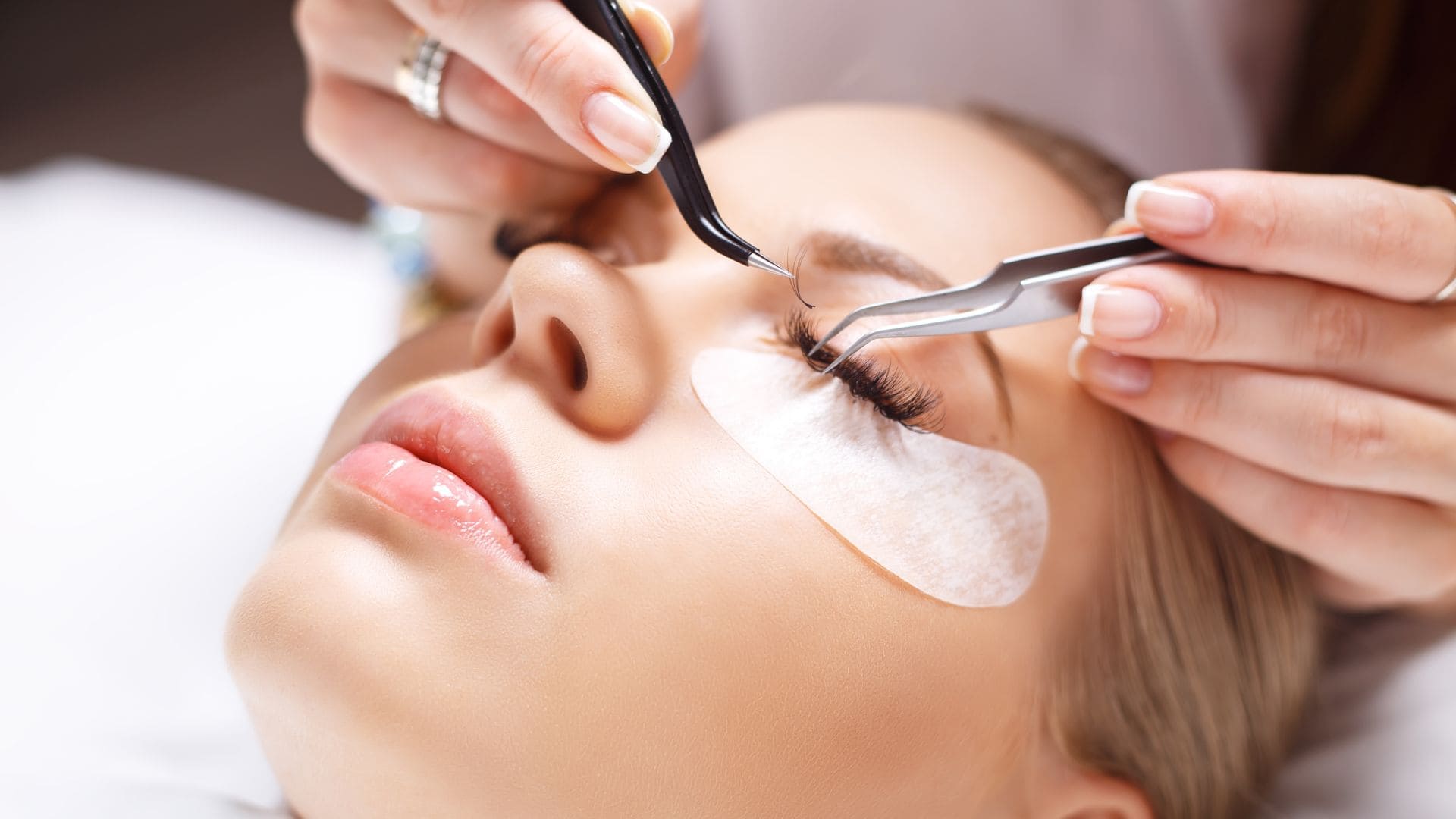 Extensiones de pestañas hibridas - Beauty Infinity